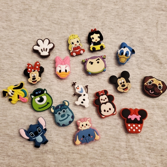 CROCS Shoes - 17 Pcs Disney Crocs Shoes Charms Jibbitz Mickey